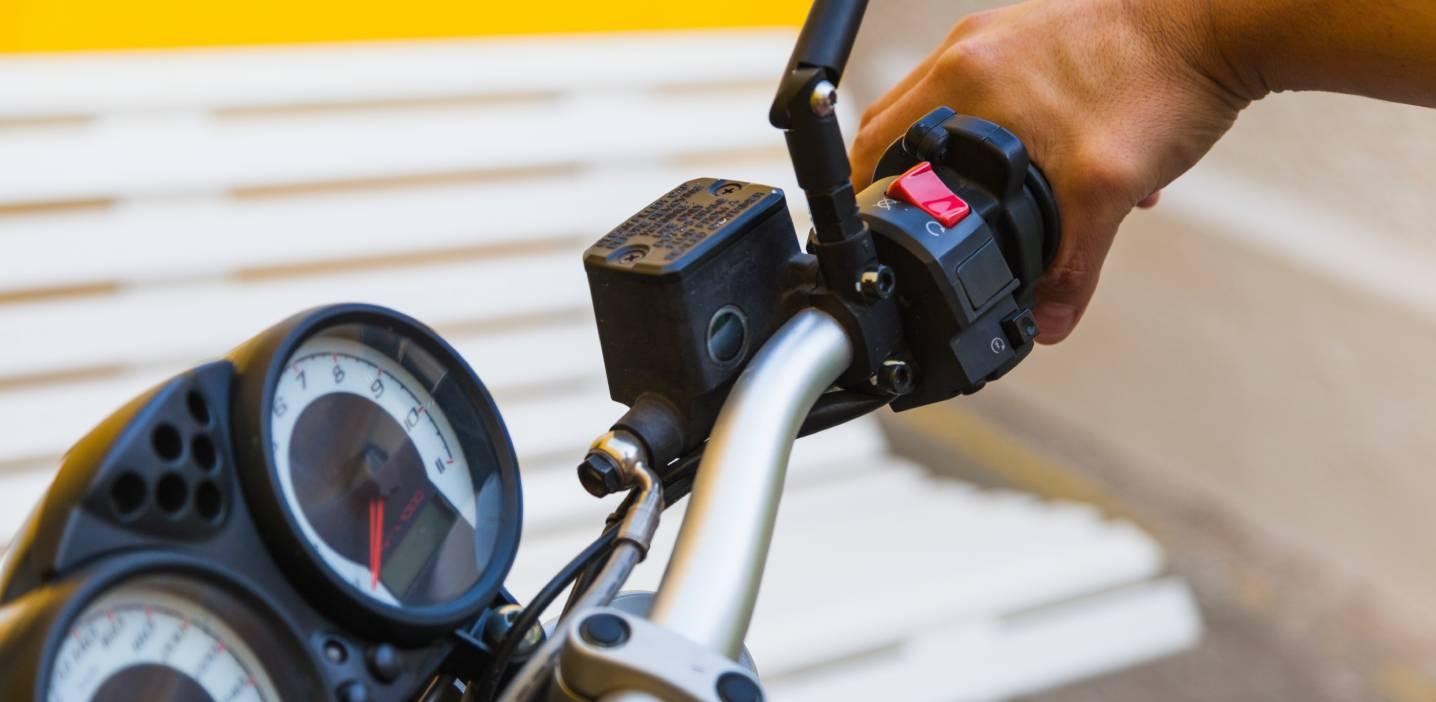 bajaj cng bike on road price